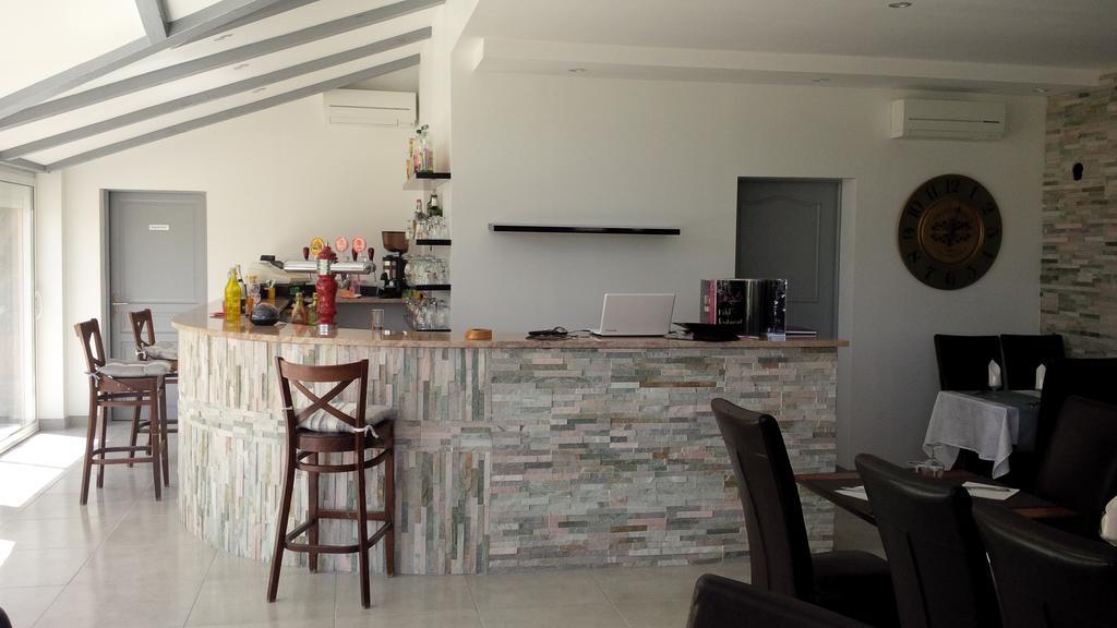 Hotel Restaurant Le Mistral Peipin ภายนอก รูปภาพ